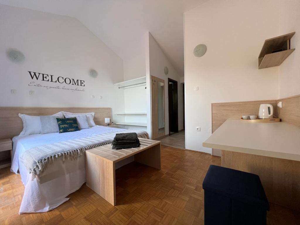 Vista Del Mar Bed and Breakfast Πιράν Εξωτερικό φωτογραφία